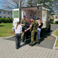 Autonehoda nanečisto a vojenský guláš. Takový byl Den bezpečnosti