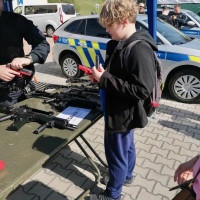 Autonehoda nanečisto a vojenský guláš. Takový byl Den bezpečnosti